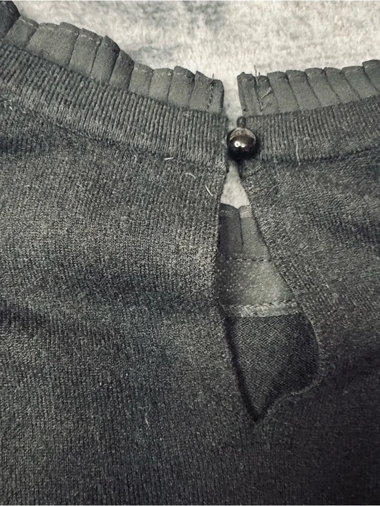 Sioni Black Crewneck Sweater with Pleated Sheer Balloon Sleeves - Picture 5 of 5